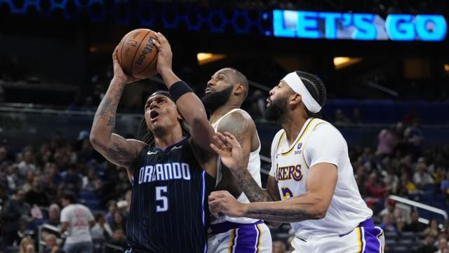 中国足彩网-防守瘫痪篮板被爆！詹眉时间拉满湖人季初隐患重重