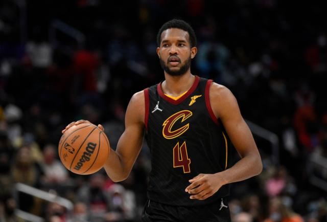 中国足彩网-25岁以下选谁建队？NBA高管：东契奇全票 吹扬暴跌