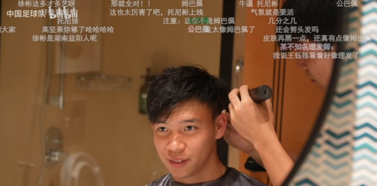 中国足彩网比分直播-今日趣图:你还真别说🤓把王钰栋头发遮住,真变成姆巴佩了