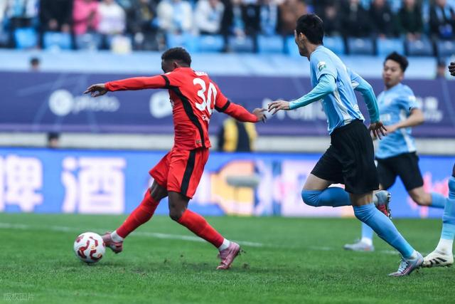 中国足彩网比分直播-大反转！曝上港难留加布里埃尔，要求降价遭拒绝，国安或趁虚而入|加布里埃尔·巴尔博扎|上海海港|北京国安|中超|加布里埃尔-保利斯塔_新浪体育_新浪新闻