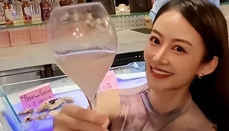 许家印被捕倒台后,恒大歌舞团长白珊珊,居然嫁给了这个男人