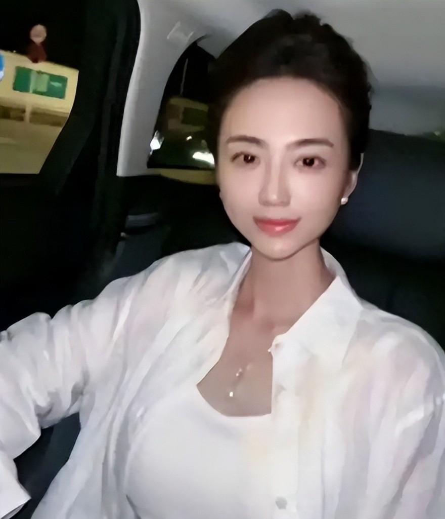 许家印被捕倒台后,恒大歌舞团长白珊珊,居然嫁给了这个男人