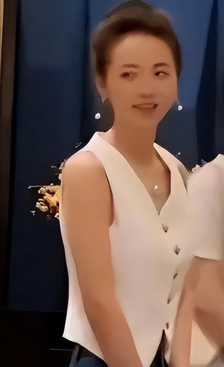 许家印被捕倒台后,恒大歌舞团长白珊珊,居然嫁给了这个男人