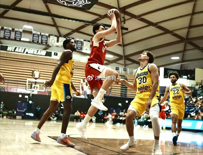 中国足彩网比分直播-杨瀚森下放后状态起伏 混音队122-129不敌南湾湖人遭遇3连败|南湾湖人队|发展联盟|史密斯|库克|波特兰开拓者队_新浪体育_新浪新闻